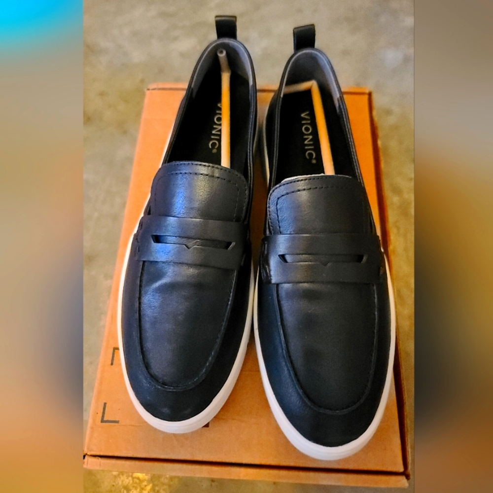 Vionic Uptown Women's Black Loafers Slip-Ons Size 11